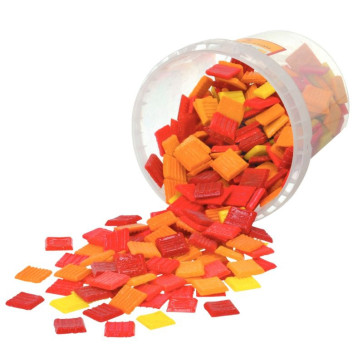 Seau de 1 kg de mosaïques 2x2 cm en pâte de verre rouge, orange, jaune